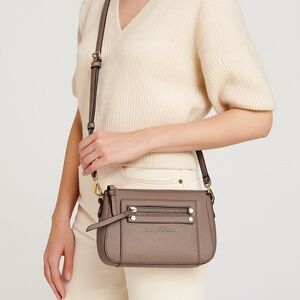 Compact Gray Crossbody Bag with Gold Accents 🤍🤍